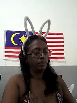 Snapshot of mamakarma1403 chatting on 18, 11, 2025 mamakarma1403 online show from 18, 11, 2025