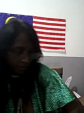 Snapshot of mamakarma1403 chatting on 19, 11, 2025 mamakarma1403 online show from 19, 11, 2025