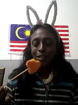 Snapshot of mamakarma1403 chatting on 21, 11, 2025 mamakarma1403 online show from 21, 11, 2025