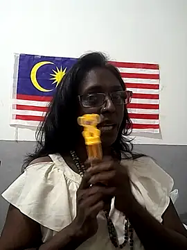 Snapshot of mamakarma1403 chatting on 23, 11, 2025 mamakarma1403 online show from 23, 11, 2025