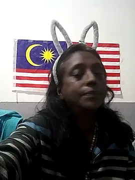 Snapshot of mamakarma1403 chatting on 23, 11, 2025 mamakarma1403 online show from 23, 11, 2025