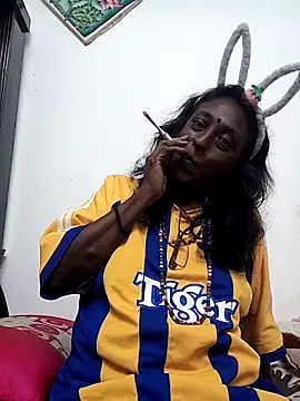 Snapshot of mamakarma1403 chatting on 26, 11, 2025 mamakarma1403 online show from 26, 11, 2025