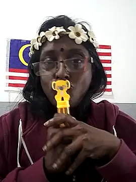 Snapshot of mamakarma1403 chatting on 28, 11, 2025 mamakarma1403 online show from 28, 11, 2025