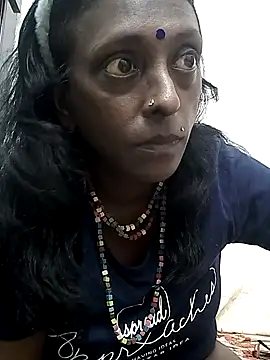 Snapshot of mamakarma1403 chatting on 28, 11, 2025 mamakarma1403 online show from 28, 11, 2025