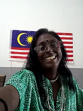 Snapshot of mamakarma1403 chatting on 29, 11, 2025 mamakarma1403 online show from 29, 11, 2025