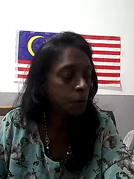 Snapshot of mamakarma1403 chatting on 1, 12, 2025 mamakarma1403 online show from 1, 12, 2025