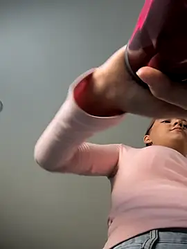 Snapshot of AliceBrayan chatting on 6, 10, 2025 AliceBrayan online show from 6, 10, 2025