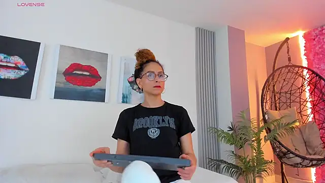 Angela donnato online show from 28, 2, 2025