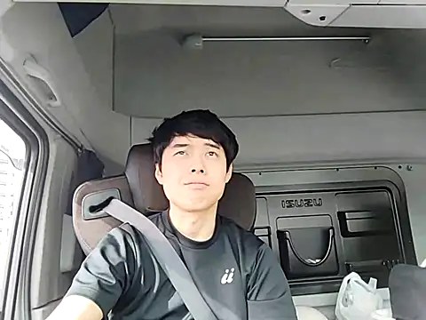 whitebriefboy online show from 4, 4, 2026