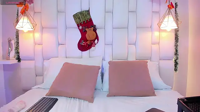 Snapshot of AslyGomez chatting on 20, 12, 2024 AslyGomez online show from 20, 12, 2024