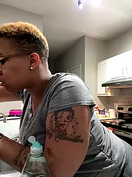 Snapshot of SexyHoneyRedd chatting on 1, 12, 2024 SexyHoneyRedd online show from 1, 12, 2024