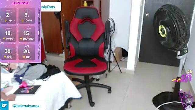 Snapshot of helenca43 chatting on 25, 10, 2025 helenca43 online show from 25, 10, 2025