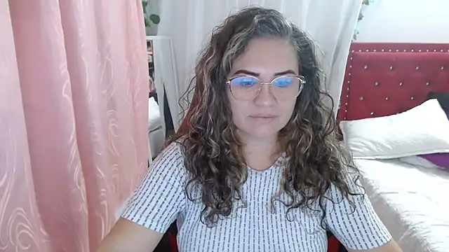 Snapshot of helenca43 chatting on 30, 10, 2025 helenca43 online show from 30, 10, 2025