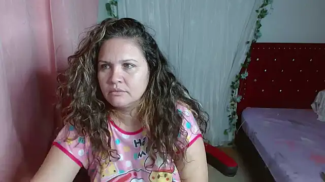 Snapshot of helenca43 chatting on 16, 11, 2025 helenca43 online show from 16, 11, 2025