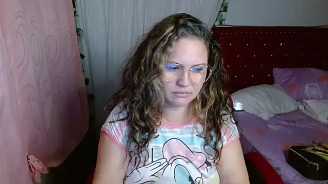 Snapshot of helenca43 chatting on 20, 11, 2025 helenca43 online show from 20, 11, 2025