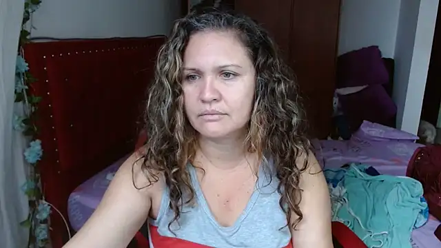 Snapshot of helenca43 chatting on 25, 11, 2025 helenca43 online show from 25, 11, 2025