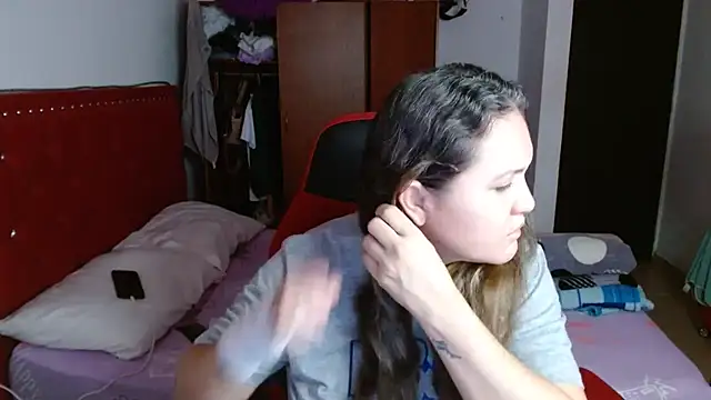 Snapshot of helenca43 chatting on 26, 11, 2025 helenca43 online show from 26, 11, 2025