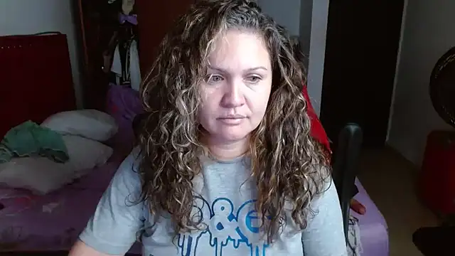 Snapshot of helenca43 chatting on 28, 11, 2025 helenca43 online show from 28, 11, 2025