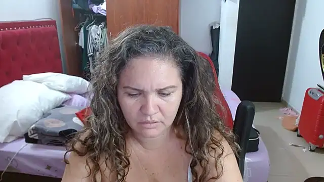 Snapshot of helenca43 chatting on 30, 11, 2025 helenca43 online show from 30, 11, 2025