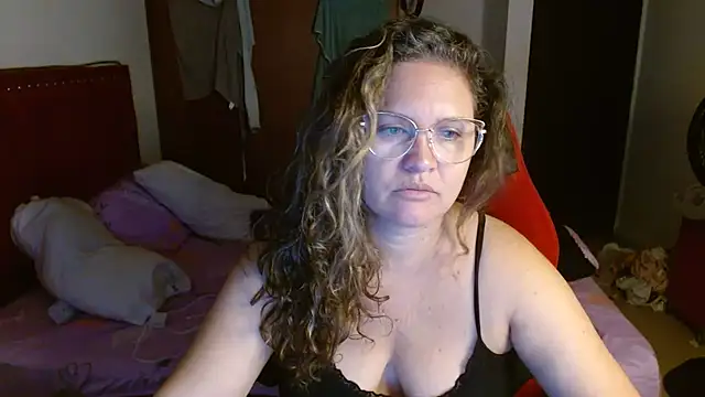 Snapshot of helenca43 chatting on 3, 12, 2025 helenca43 online show from 3, 12, 2025