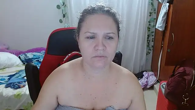 Snapshot of helenca43 chatting on 5, 12, 2025 helenca43 online show from 5, 12, 2025