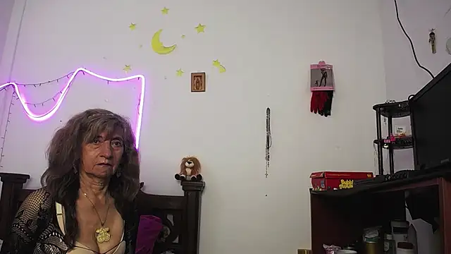 Snapshot of DominaLeona chatting on 30, 1, 2025 DominaLeona online show from 30, 1, 2025