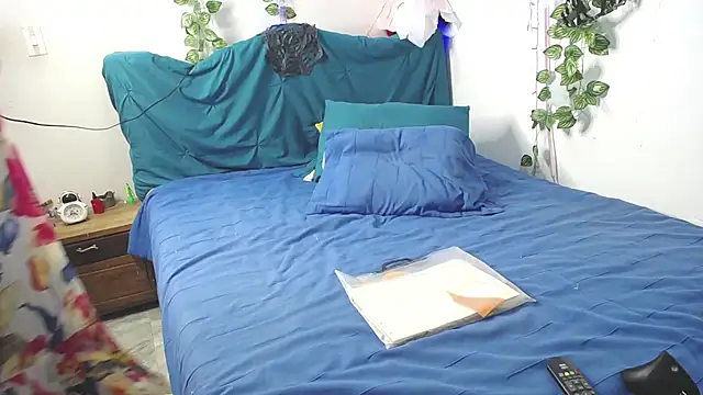 Snapshot of DominaLeona chatting on 28, 10, 2025 DominaLeona online show from 28, 10, 2025