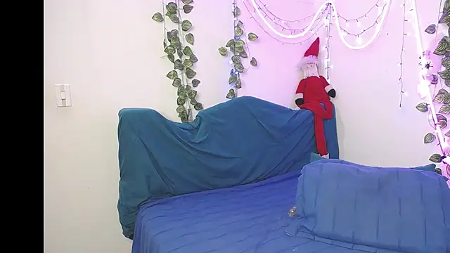 Snapshot of DominaLeona chatting on 15, 11, 2025 DominaLeona online show from 15, 11, 2025