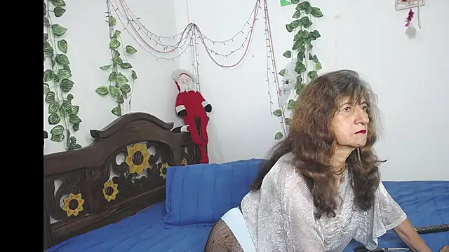 Snapshot of DominaLeona chatting on 19, 11, 2025 DominaLeona online show from 19, 11, 2025