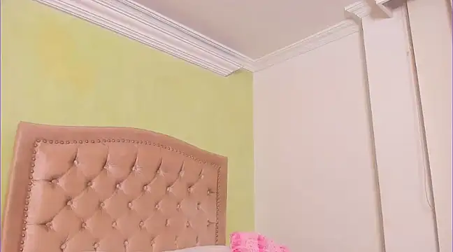 Snapshot of Luciluu20 chatting on 4, 2, 2025 Luciluu20 online show from 4, 2, 2025