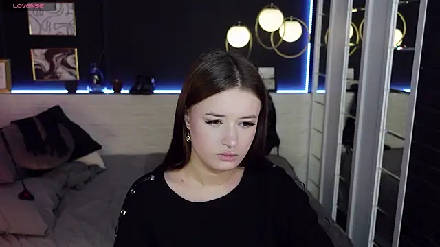 Lily Moonlight online show from 27, 12, 2024