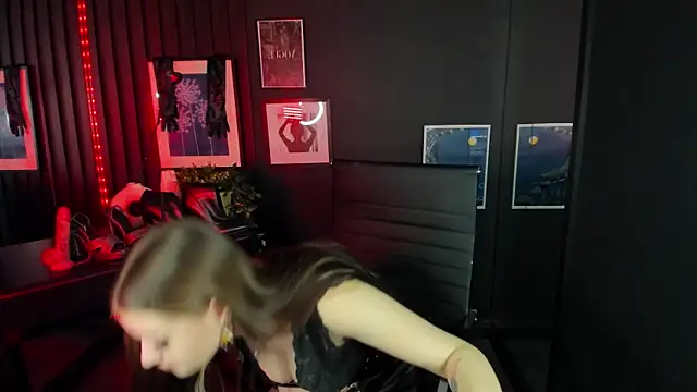 Lily Moonlight online show from 22, 3, 2025