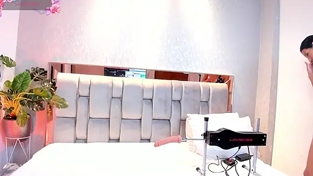 Snapshot of RoseTaylor__ chatting on 24, 9, 2025 RoseTaylor online show from 24, 9, 2025