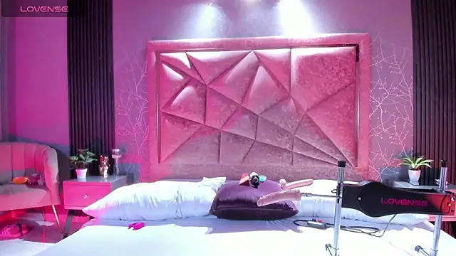 Snapshot of RoseTaylor__ chatting on 7, 10, 2025 RoseTaylor online show from 7, 10, 2025