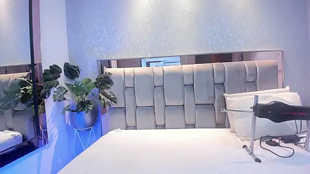 Snapshot of RoseTaylor__ chatting on 6, 11, 2025 RoseTaylor online show from 6, 11, 2025