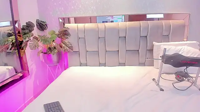 Snapshot of RoseTaylor__ chatting on 9, 11, 2025 RoseTaylor online show from 9, 11, 2025