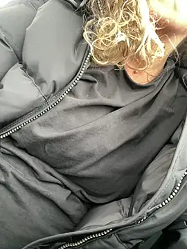 JenniLowen online show from 4, 2, 2025