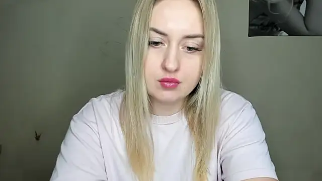 Snapshot of KennaJamess8 chatting on 27, 12, 2024 KennaJamess8 online show from 27, 12, 2024