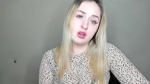 Snapshot of KennaJamess8 chatting on 8, 2, 2025 KennaJamess8 online show from 8, 2, 2025