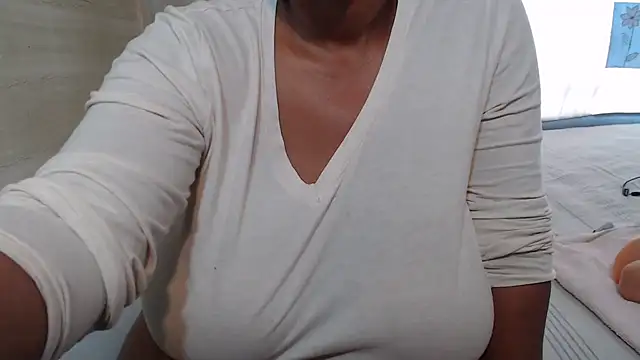 FlavoredNia online show from 4, 3, 2025