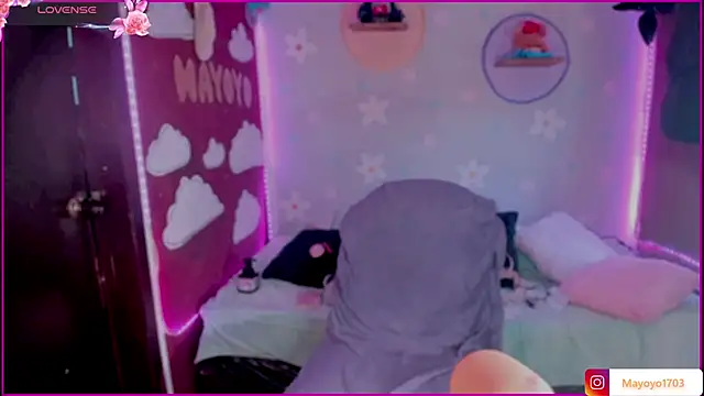 kiki cavilll online show from 18, 12, 2025