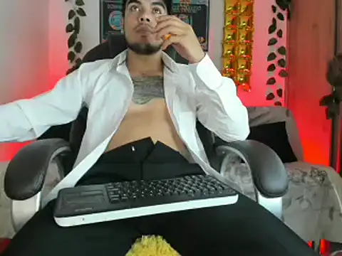 Snapshot of mikee_scooth chatting on 21, 1, 2025 mikee scooth online show from 21, 1, 2025