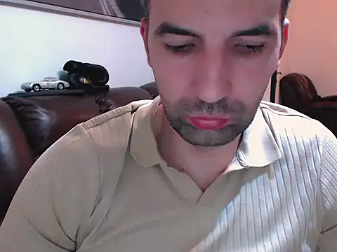 Snapshot of Leo_1617 chatting on 4, 11, 2025 Leo 1617 online show from 4, 11, 2025