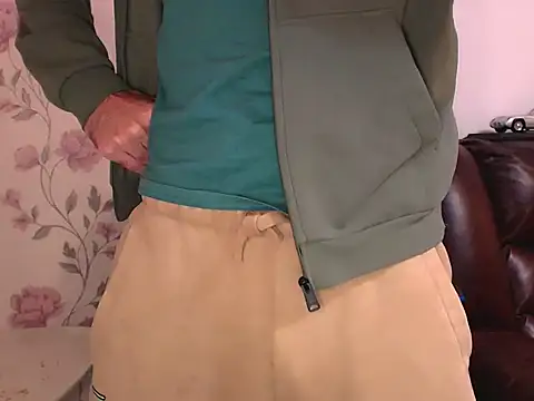 Snapshot of Leo_1617 chatting on 19, 11, 2025 Leo 1617 online show from 19, 11, 2025