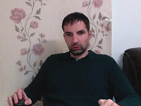 Snapshot of Leo_1617 chatting on 15, 12, 2025 Leo 1617 online show from 15, 12, 2025