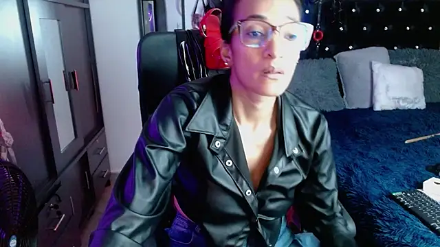 Snapshot of SamaraMartinez chatting on 17, 11, 2025 SamaraMartinez online show from 17, 11, 2025