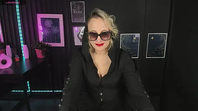 Snapshot of Queen_Anna_ chatting on 22, 12, 2024 Queen Anna online show from 22, 12, 2024