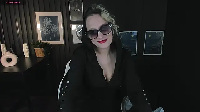 Snapshot of Queen_Anna_ chatting on 27, 12, 2024 Queen Anna online show from 27, 12, 2024