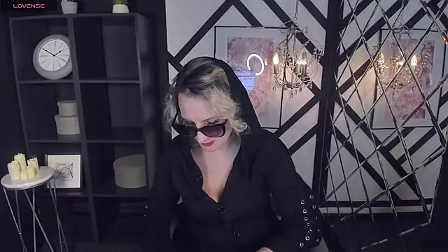 Snapshot of Queen_Anna_ chatting on 13, 1, 2025 Queen Anna online show from 13, 1, 2025