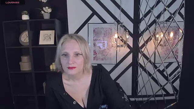 Snapshot of Queen_Anna_ chatting on 7, 3, 2025 Queen Anna online show from 7, 3, 2025